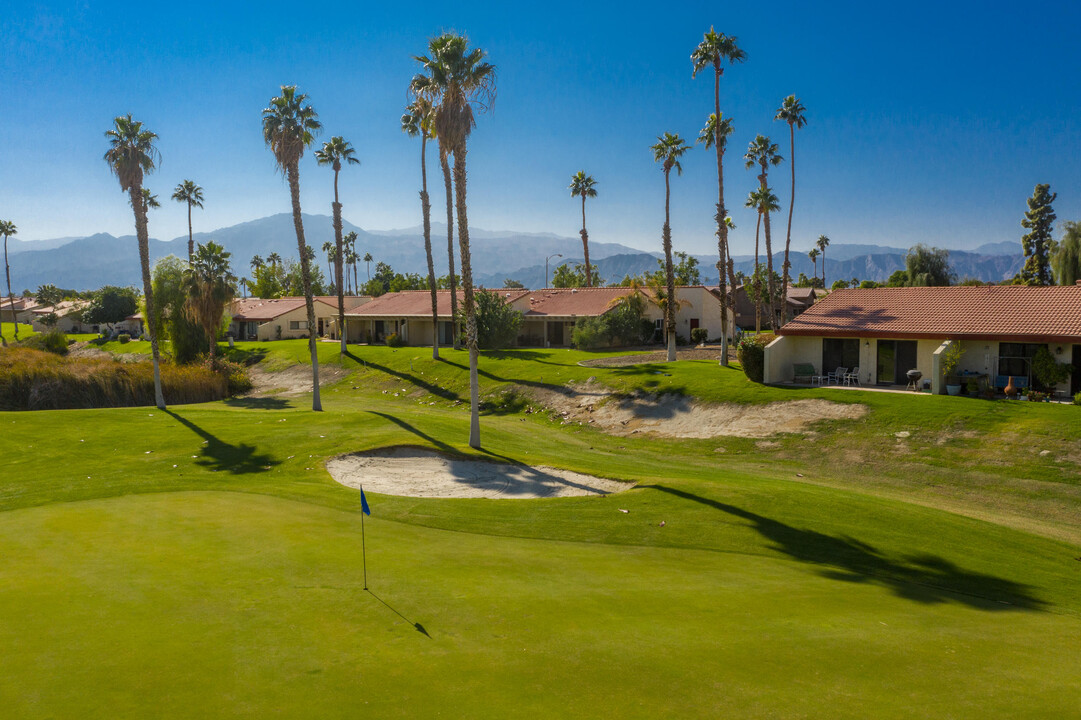 49058 Wayne St in Indio, CA - Foto de edificio