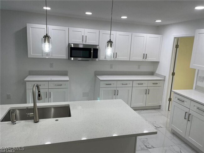 3220 Jeffcott St in Ft. Myers, FL - Building Photo - Building Photo