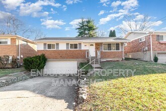 7884 Greenland Pl in Cincinnati, OH - Foto de edificio - Building Photo