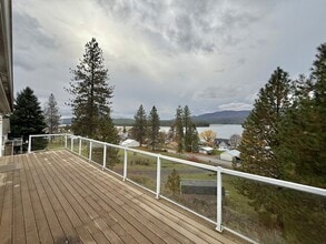 6686 Washington 291B in Nine Mile Falls, WA - Building Photo - Building Photo