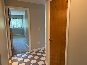 1 Carey Cir in Revere, MA - Foto de edificio - Building Photo