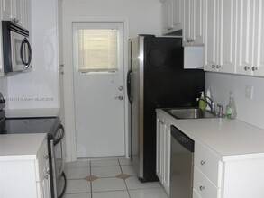 6565 Santona St in Coral Gables, FL - Building Photo - Building Photo