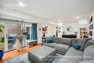 11382 Links Dr in Reston, VA - Building Photo - Building Photo