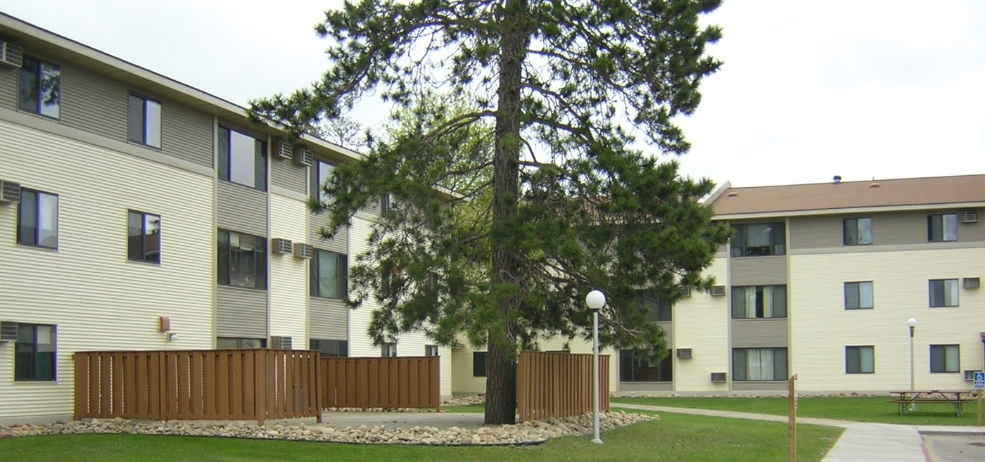 Pine Ridge in Grand Rapids, MN - Building Photo