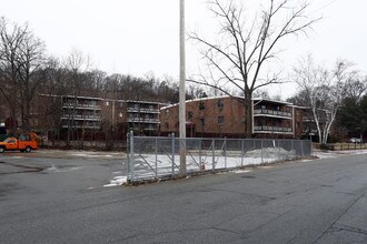 Bradford Condominiums in Woburn, MA - Building Photo - Building Photo