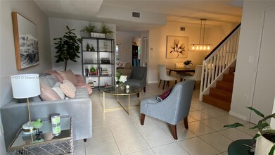 10190 SW 88th St in Miami, FL - Building Photo - Building Photo