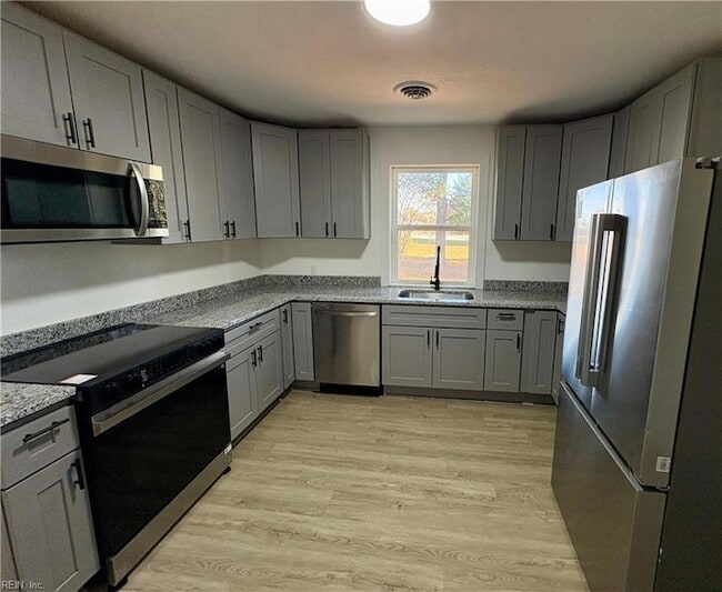 889 W Main St in Smithfield, VA - Building Photo - Building Photo