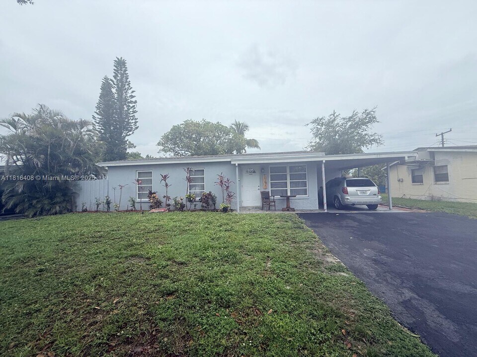 3330 NW 17th Ct in Fort Lauderdale, FL - Building Photo