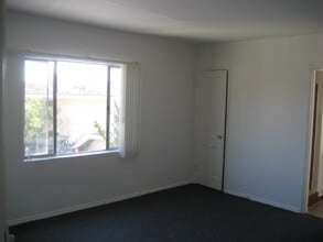 530 Glenrock Ave in Los Angeles, CA - Building Photo - Building Photo