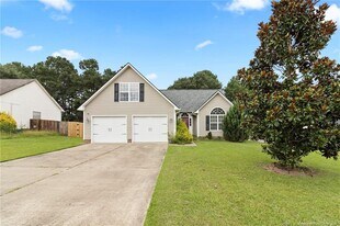 111 Silverberry Ct in Raeford, NC - Building Photo