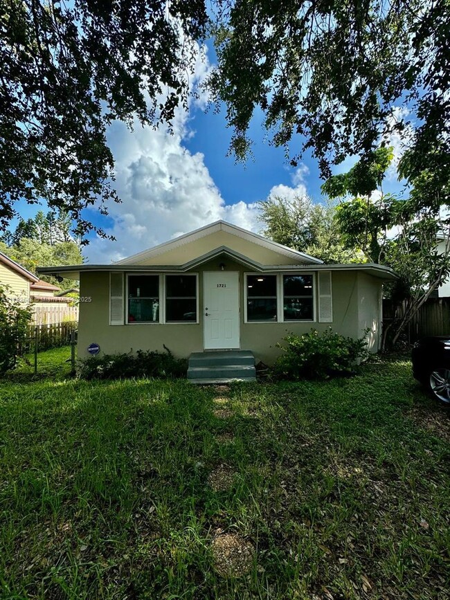 property at 1721 Roosevelt St