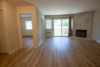 3120 Corona Trl, Unit 102 in Boulder, CO - Foto de edificio - Building Photo