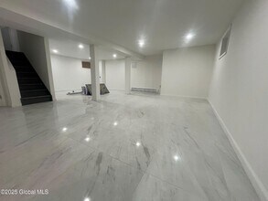 86 Hackett Blvd, Unit 2 in Albany, NY - Building Photo - Building Photo