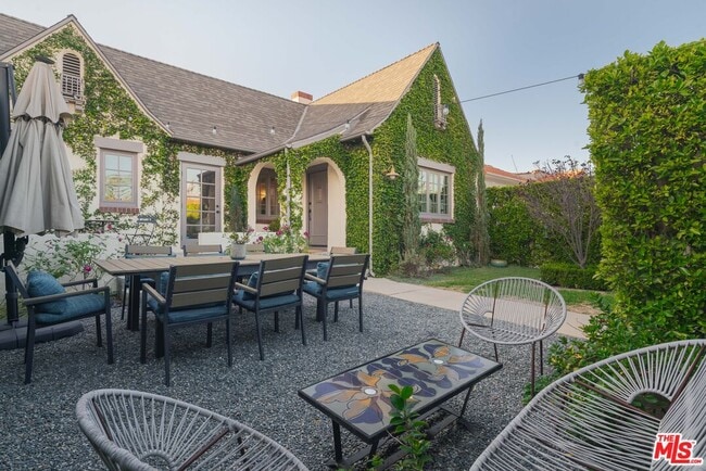 property at 513 N Mansfield Ave