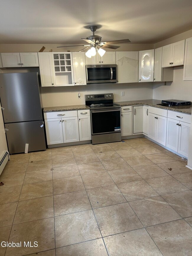 18 1/2 Voorhees St in Amsterdam, NY - Building Photo - Building Photo