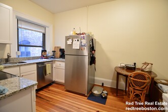 1463 Beacon St, Unit 31 in Brookline, MA - Building Photo - Building Photo