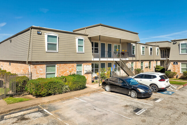 Cambridge Village Apartments in Houston, TX - Foto de edificio - Building Photo