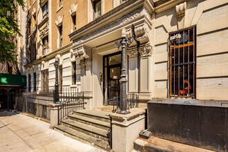 702-704 Amsterdam Ave in New York, NY - Building Photo - Building Photo