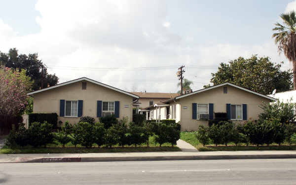 409 N Garfield Ave in Alhambra, CA - Foto de edificio - Building Photo