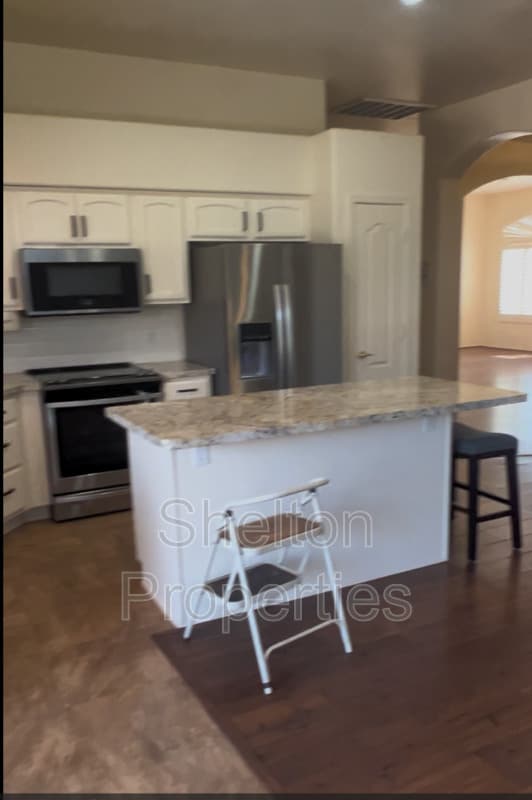19231 N Coyote Lakes Pkwy in Surprise, AZ - Building Photo - Building Photo