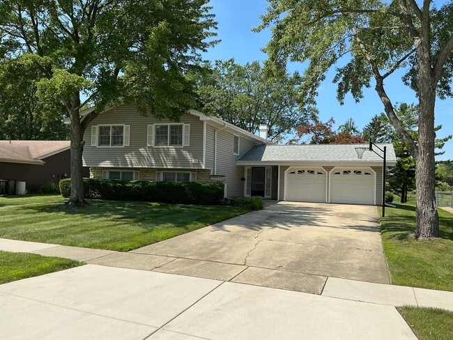 property at 1930 N Lakeside Plaza