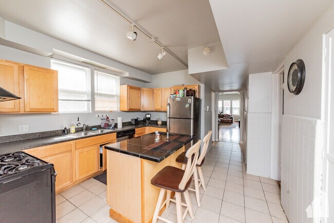 1456 W Irving Park Rd, Unit 1 in Chicago, IL - Building Photo - Building Photo