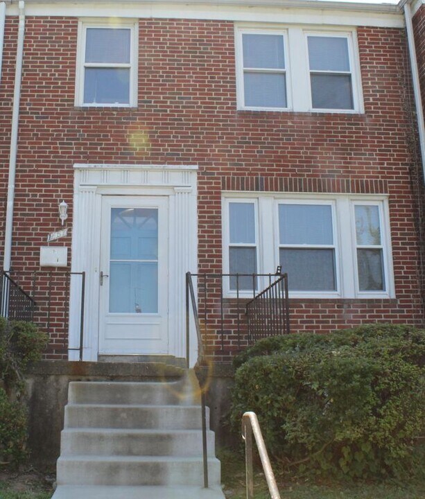 1457 N Forest Park Ave in Baltimore, MD - Building Photo