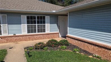 2010 Sycamore Pl in Springdale, AR - Building Photo - Building Photo