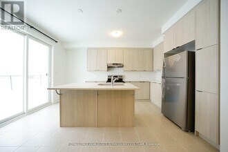 1327 Copley Ct in Milton, ON - Building Photo - Building Photo