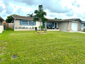 5714 Chipper Dr in New Port Richey, FL - Building Photo - Building Photo