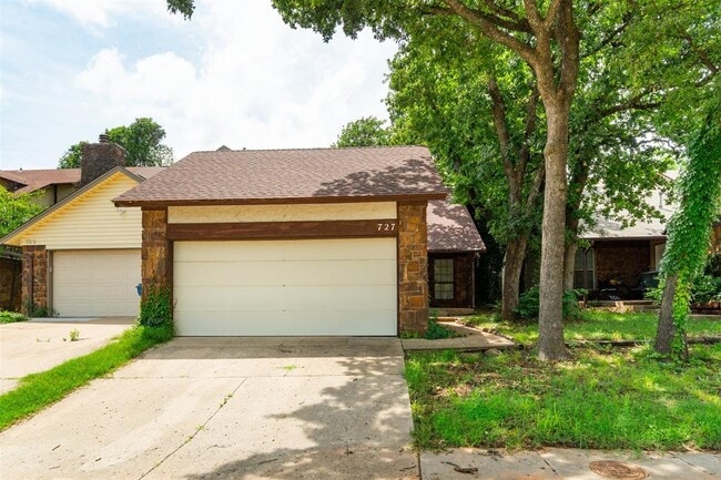 property at 727 Rockridge Cir