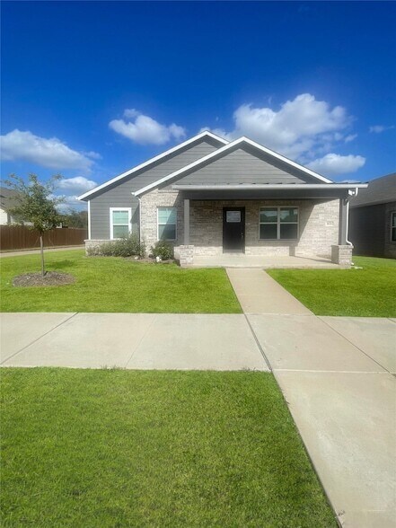 4634 Goodsprings Ln in Heartland, TX - Foto de edificio