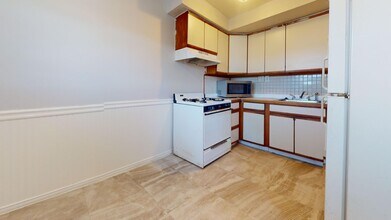 10722 Gifford Ave in Philadelphia, PA - Building Photo - Building Photo