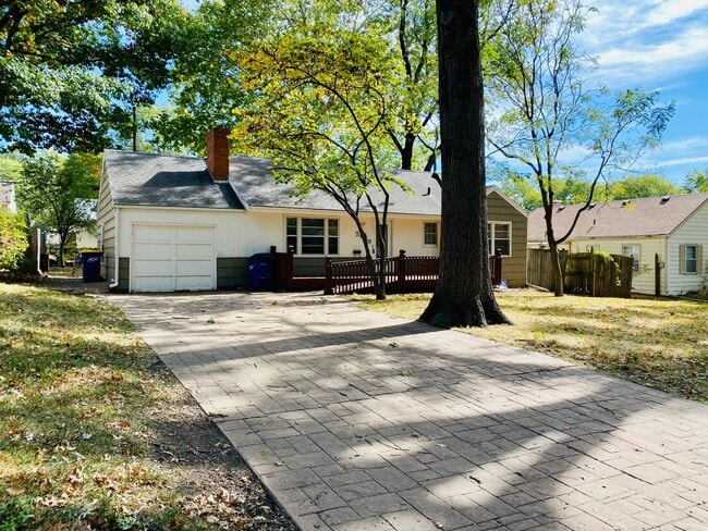 5639 Beverly Ave in Mission, KS - Building Photo - Building Photo