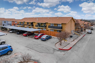 Villa del Sol Condominiums in San Antonio, TX - Building Photo