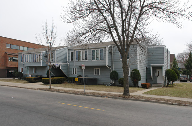 1301-1307 E 24th St in Minneapolis, MN - Building Photo - Building Photo