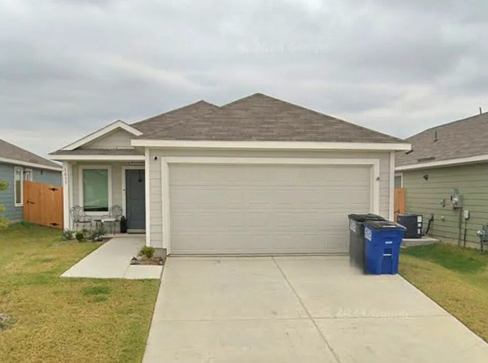 1033 Mountain Laurel Rd in Princeton, TX - Building Photo