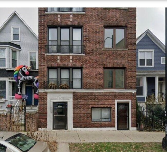 1639 W Foster Ave, Unit 2 in Chicago, IL - Building Photo - Building Photo