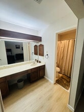 8339 Thorncliff Dr in San Antonio, TX - Foto de edificio - Building Photo