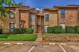 1906 Emerald Pl in Arlington, TX - Building Photo
