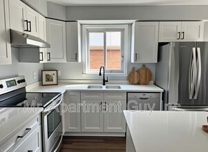 493 Bankside Dr in Kitchener, ON - Building Photo - Building Photo