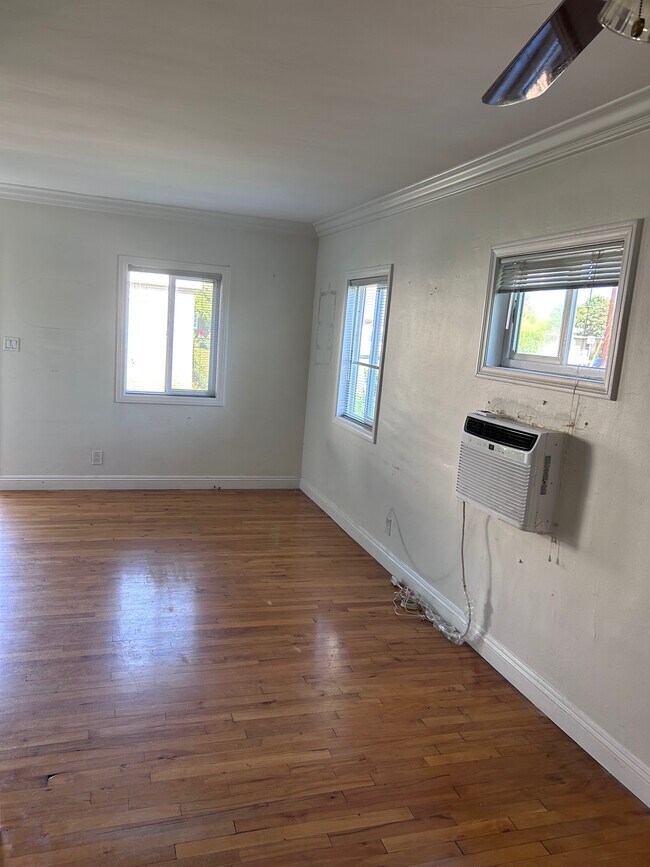 5549 Costello Ave, Unit 5549 in Los Angeles, CA - Building Photo - Building Photo