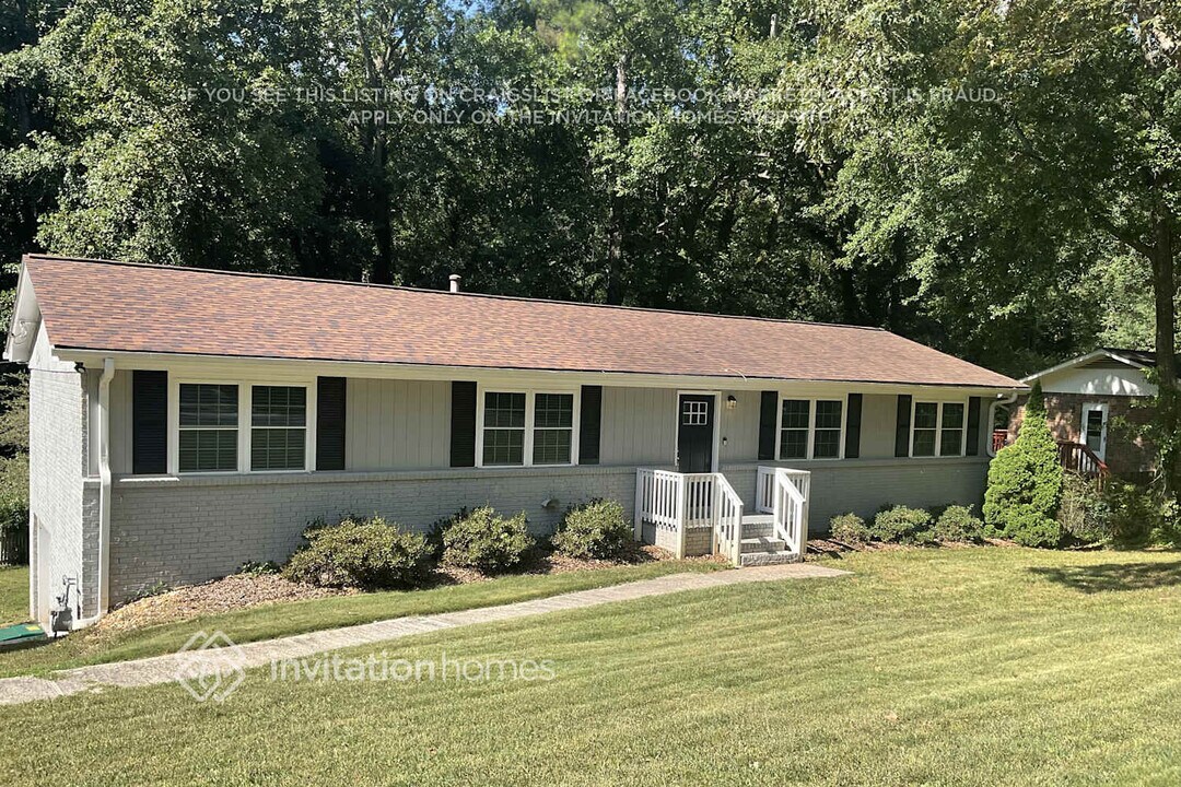 3782 Lake Dr SE in Smyrna, GA - Foto de edificio