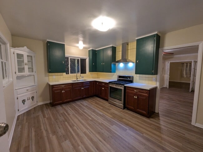 1011 W 65th St, Unit 1011