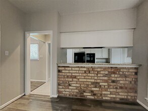 124 April Wind Dr E in Montgomery, TX - Building Photo - Building Photo