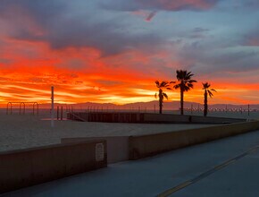 114 The Strand, Unit Suite 3 in Hermosa Beach, CA - Foto de edificio - Building Photo