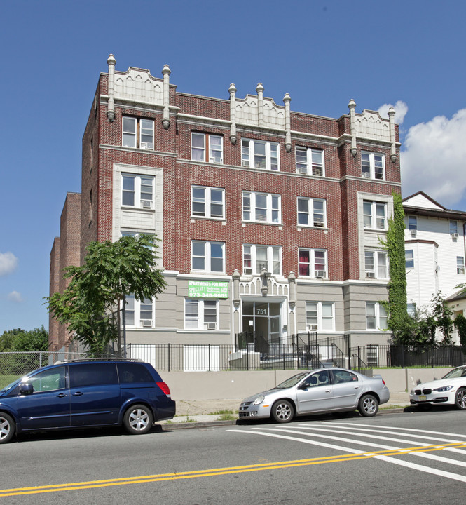 New High Place in Newark, NJ - Building Photo