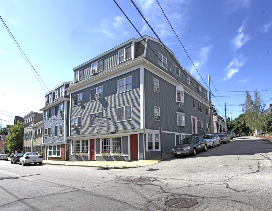 147 Merrimac St in Newburyport, MA - Building Photo