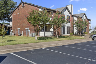 The Bromley in Granbury, TX - Building Photo - Building Photo