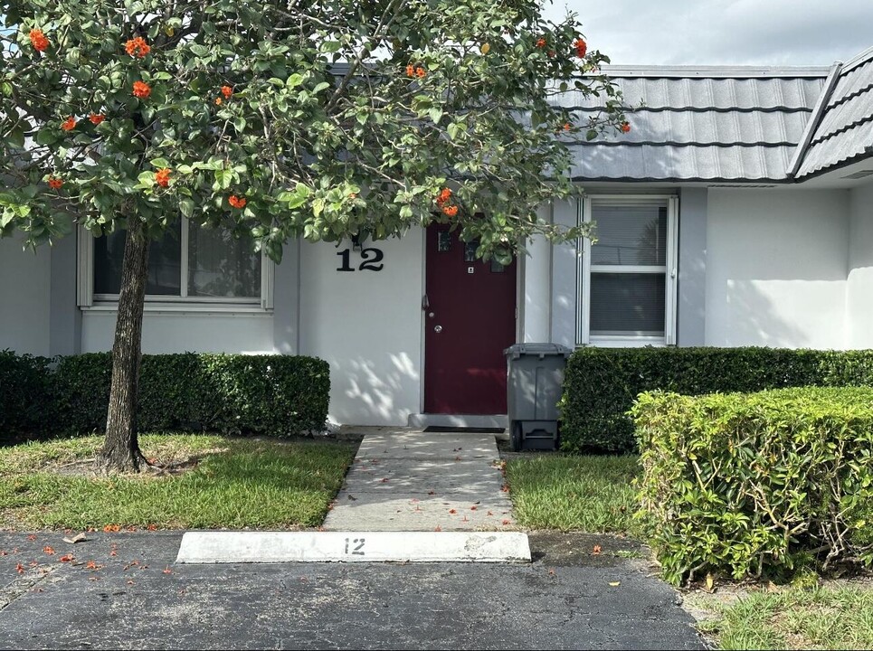 2886 Fernley 12 Dr E in West Palm Beach, FL - Building Photo